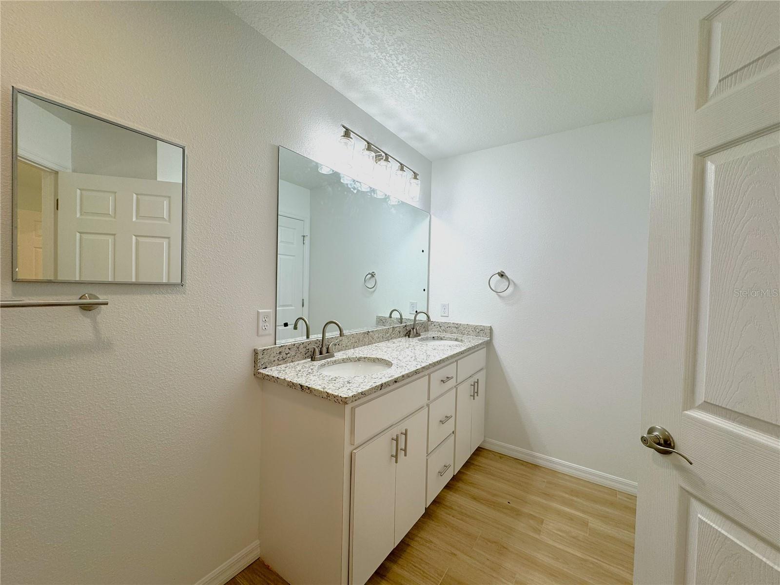 Image 23 of 33 For 8790 Albertson Court