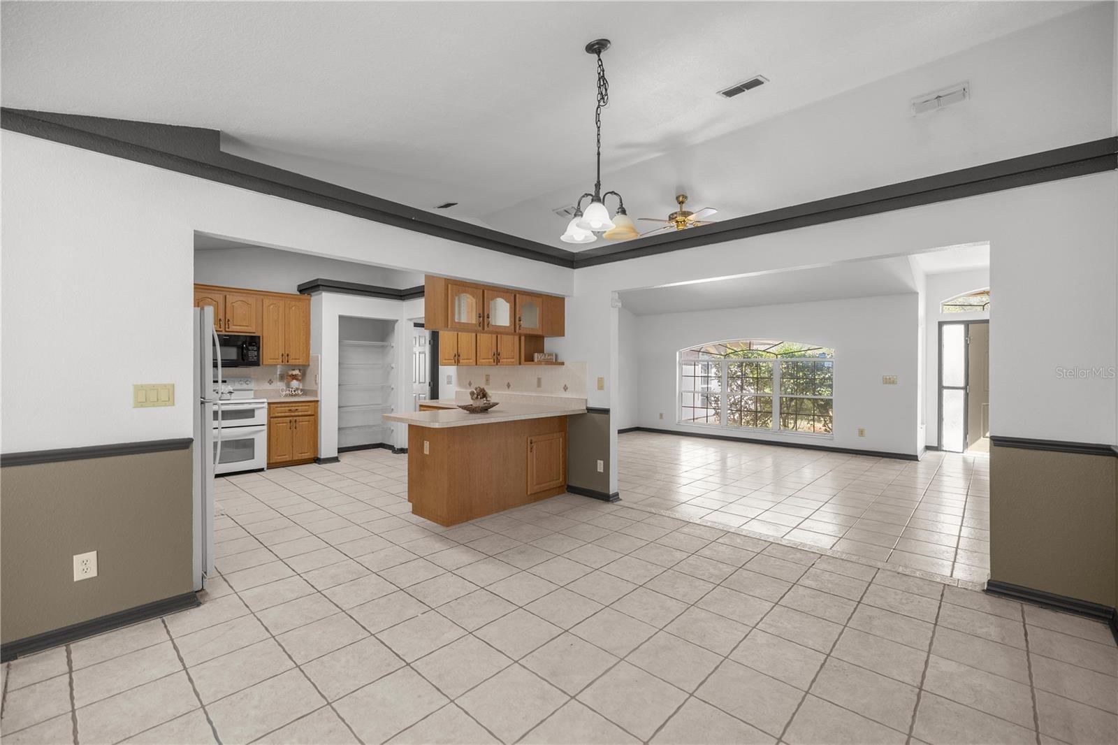 Image 10 of 39 For 15998 27th Avenue Road