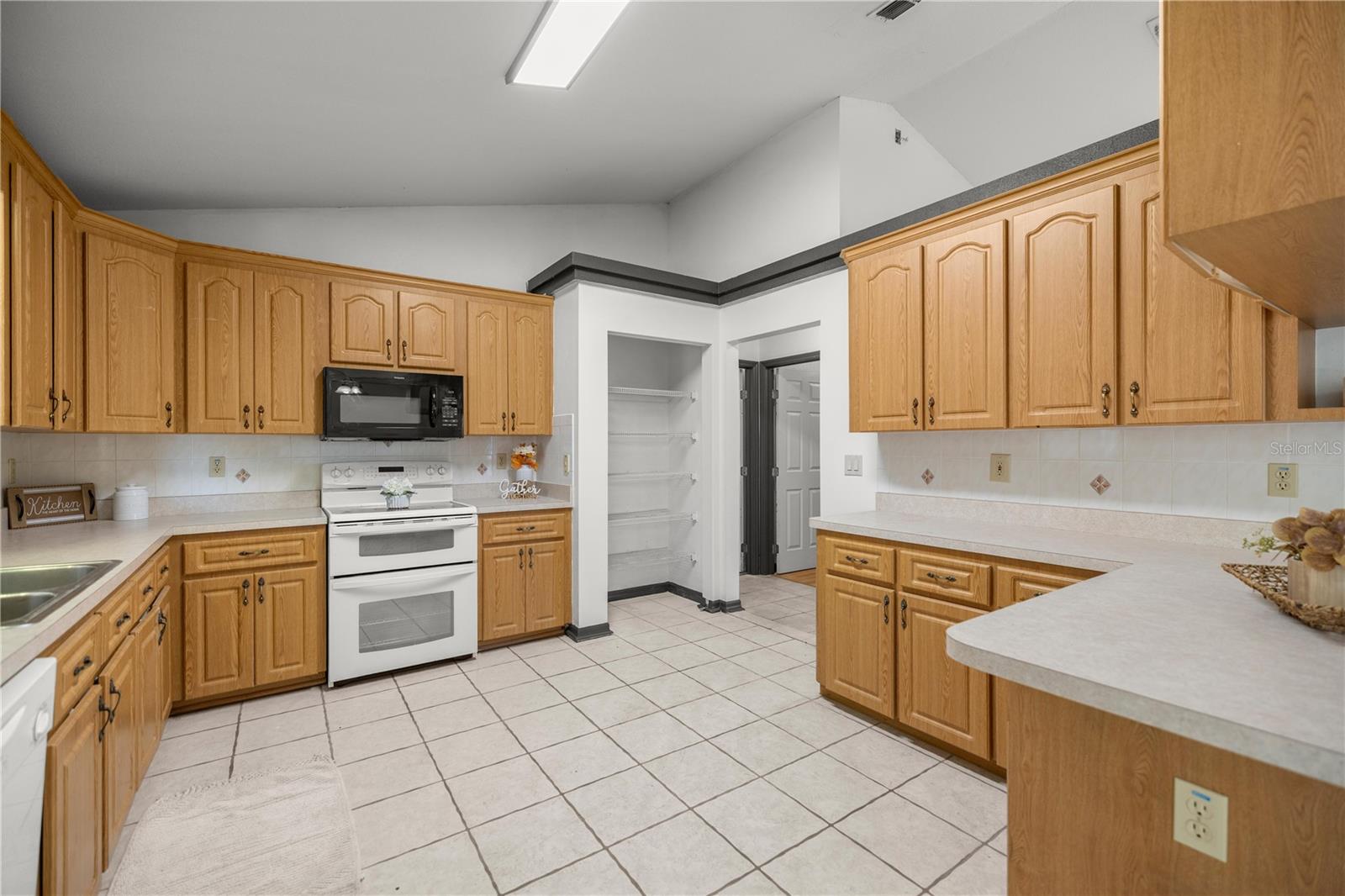 Image 12 of 39 For 15998 27th Avenue Road