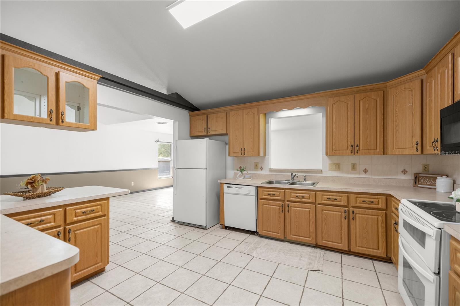 Image 13 of 39 For 15998 27th Avenue Road