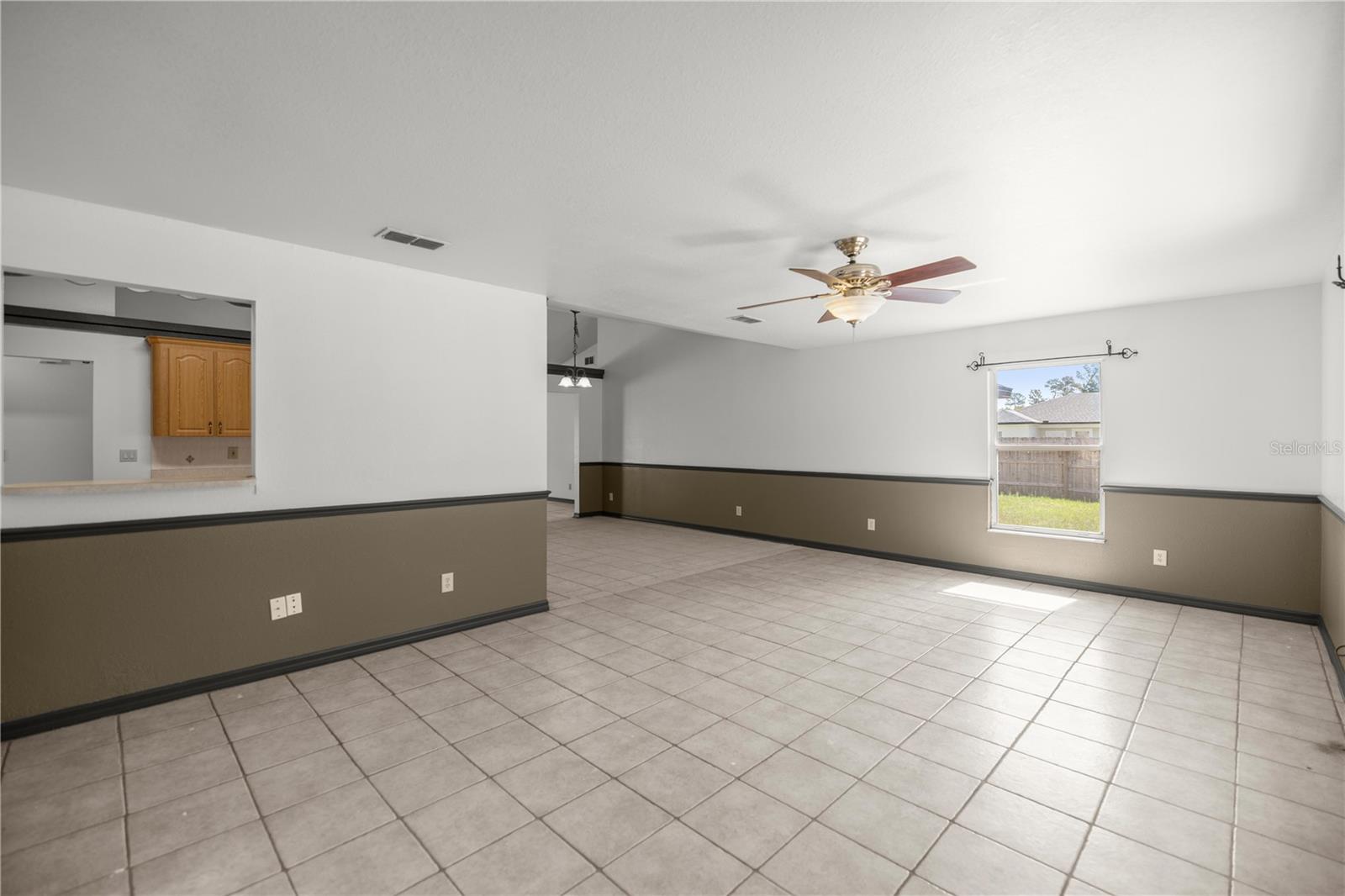 Image 14 of 39 For 15998 27th Avenue Road