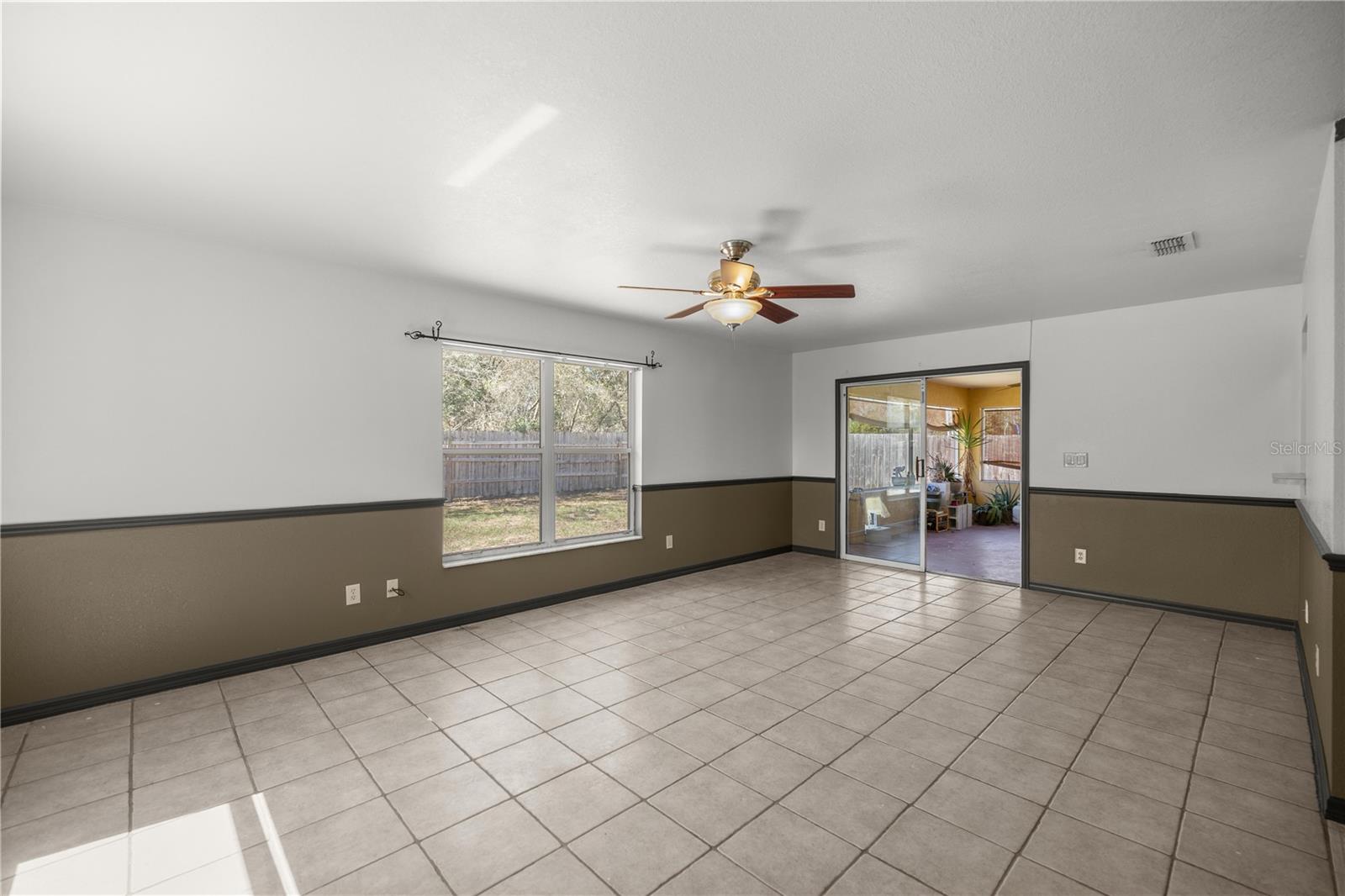 Image 15 of 39 For 15998 27th Avenue Road