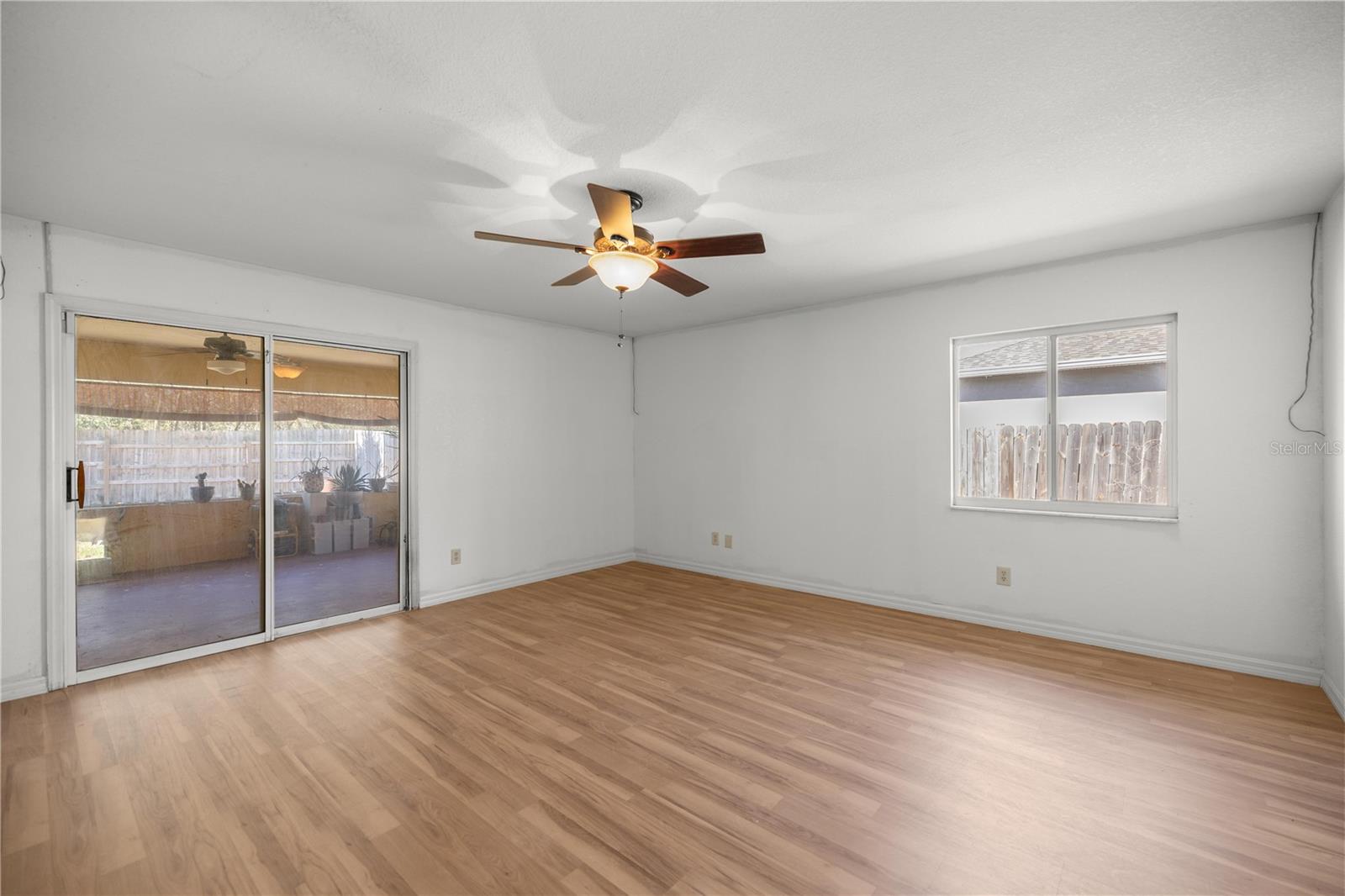 Image 17 of 39 For 15998 27th Avenue Road