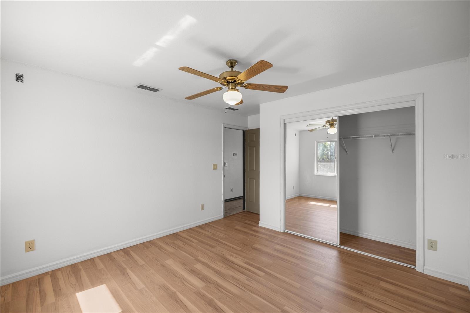 Image 26 of 39 For 15998 27th Avenue Road