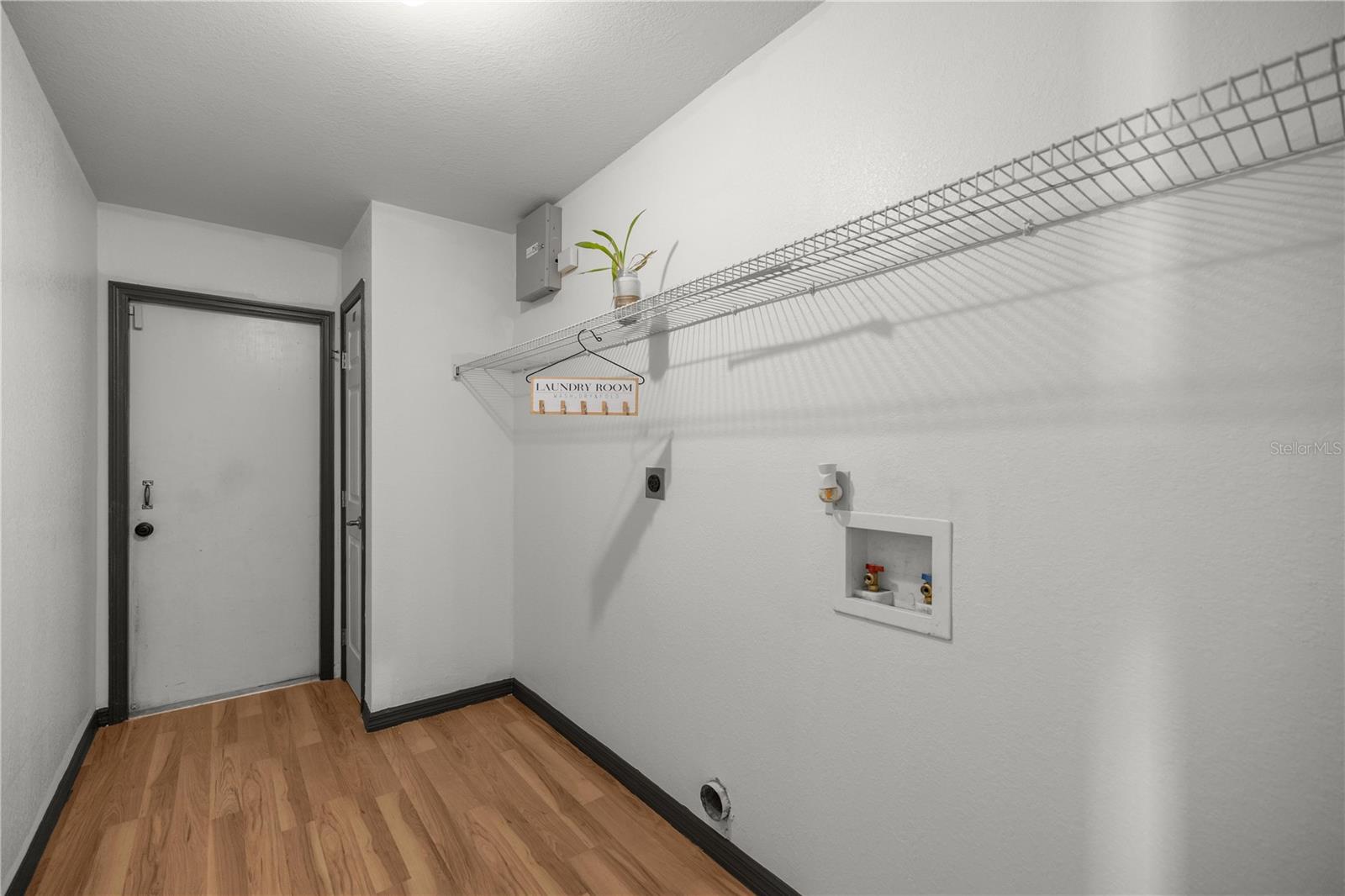 Image 28 of 39 For 15998 27th Avenue Road