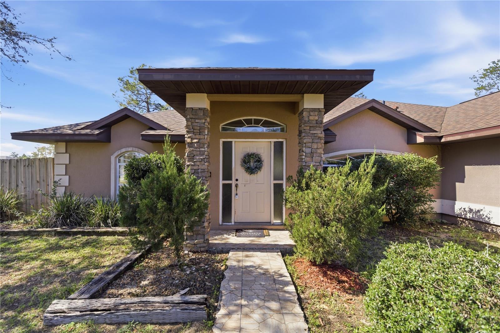 Image 4 of 39 For 15998 27th Avenue Road