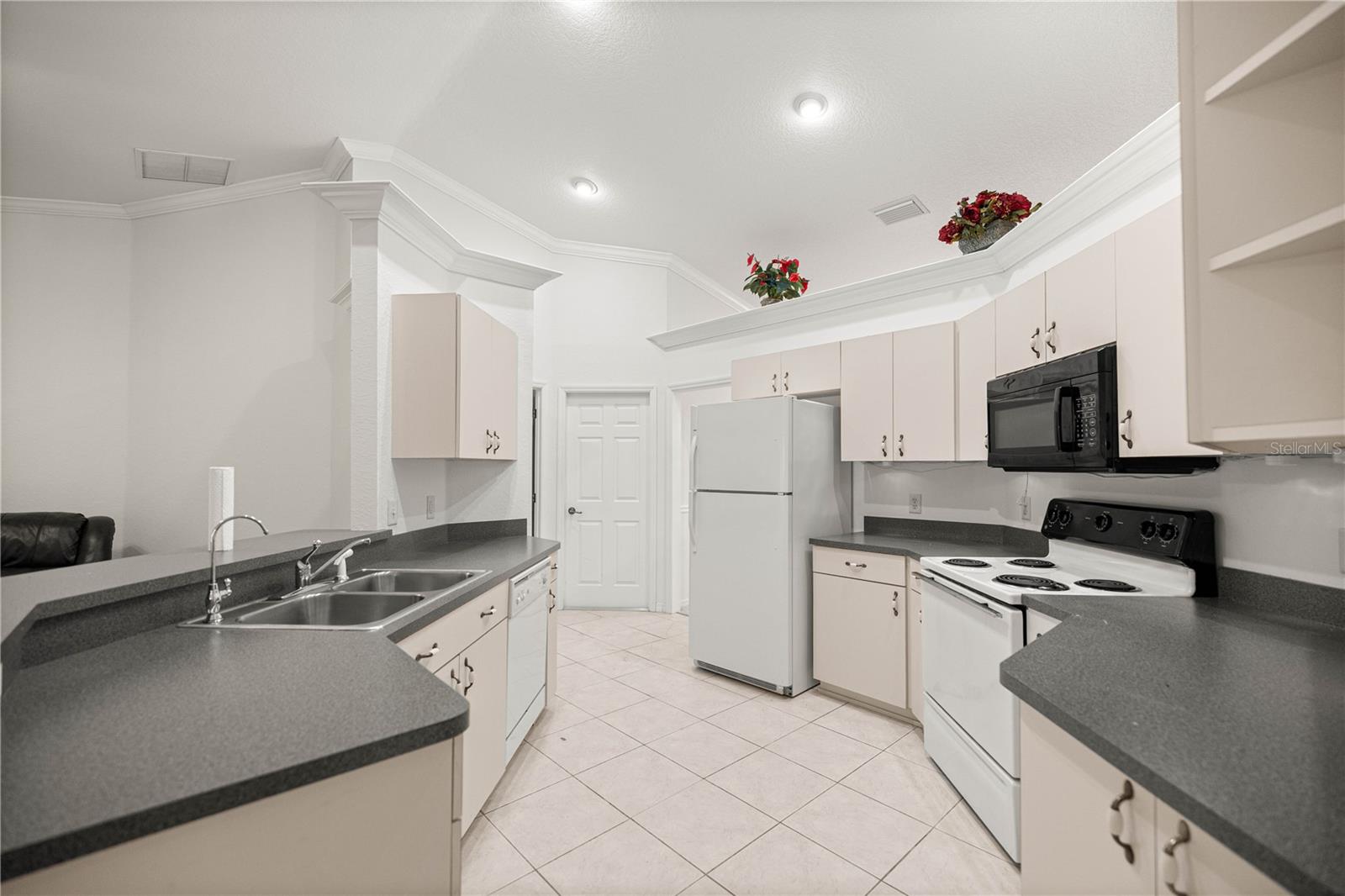 Image 17 of 36 For 13552 81st Circle