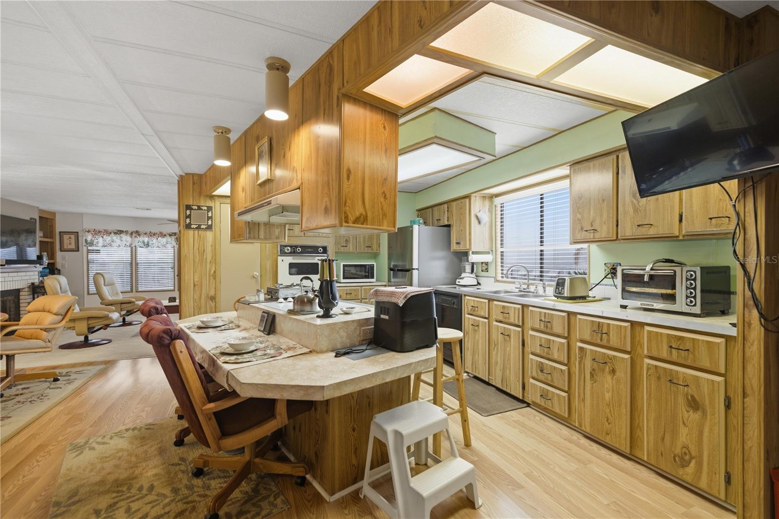 Image 10 of 30 For 6450 1st Lane