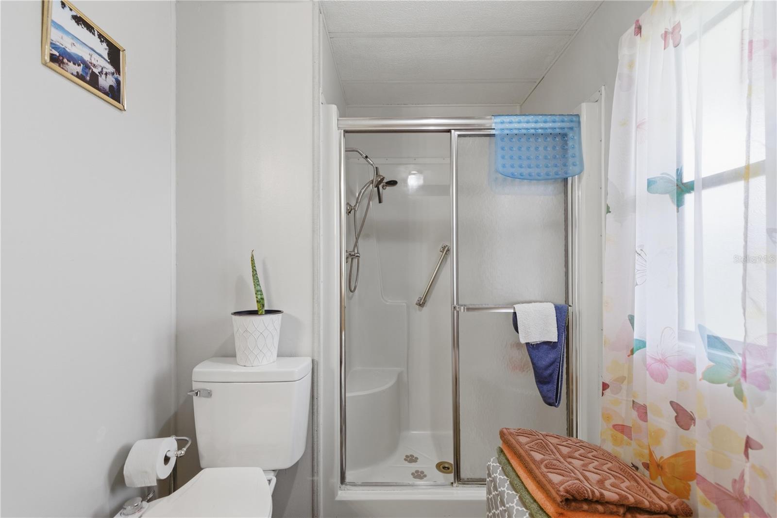 Image 18 of 30 For 6450 1st Lane