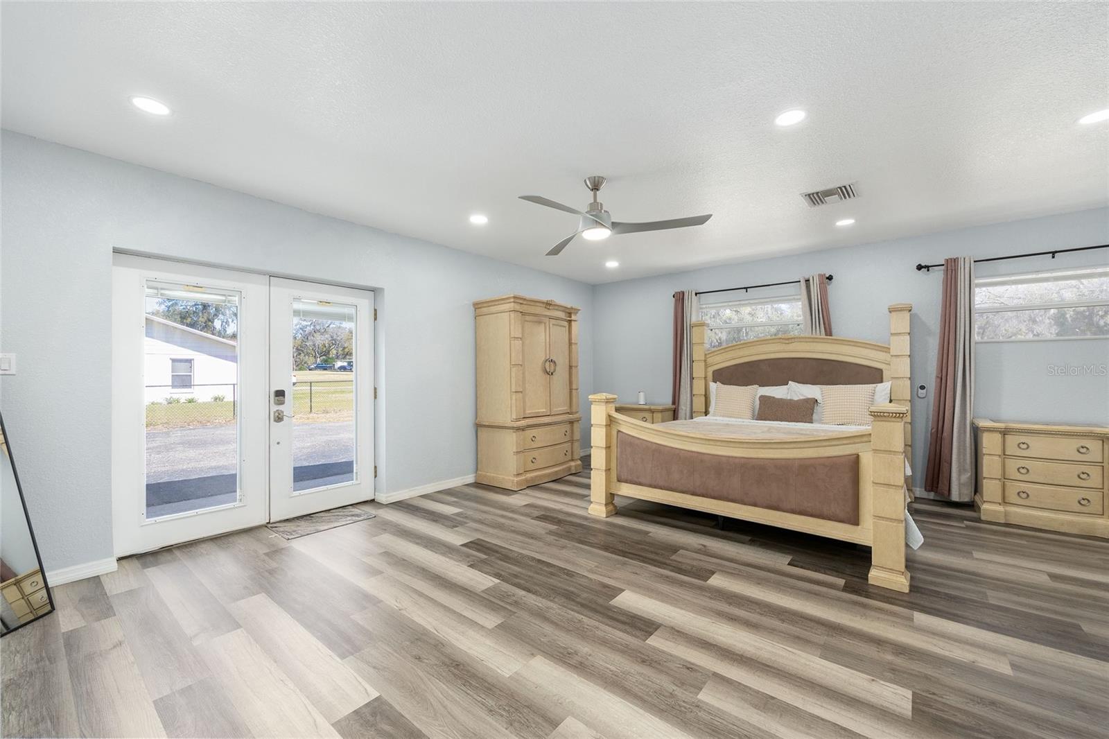 Image 13 of 35 For 10350 43rd Court