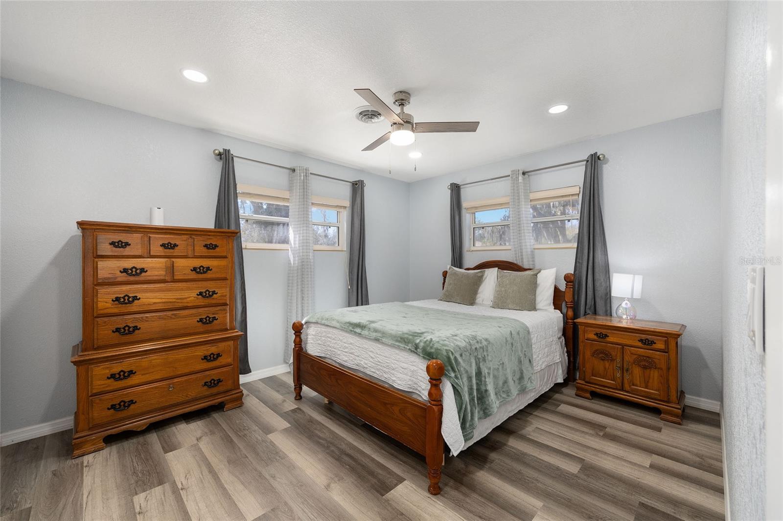 Image 19 of 35 For 10350 43rd Court