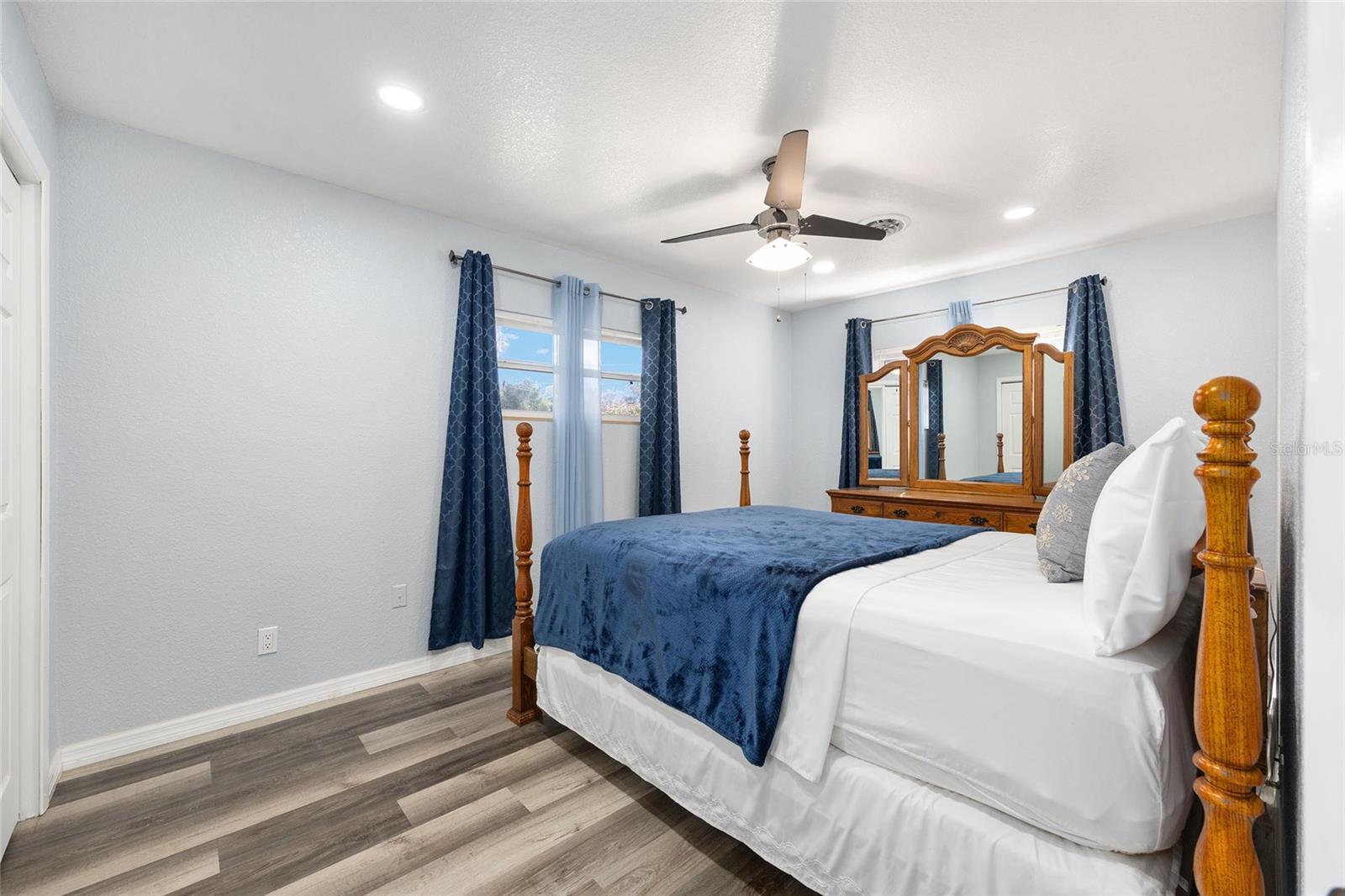 Image 22 of 35 For 10350 43rd Court