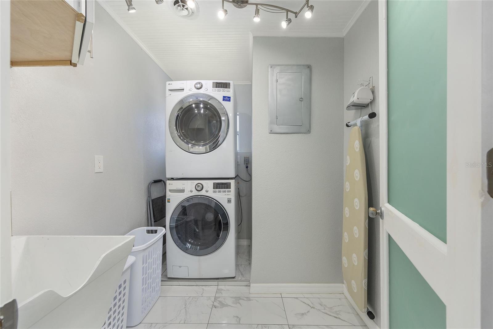 Image 24 of 35 For 10350 43rd Court