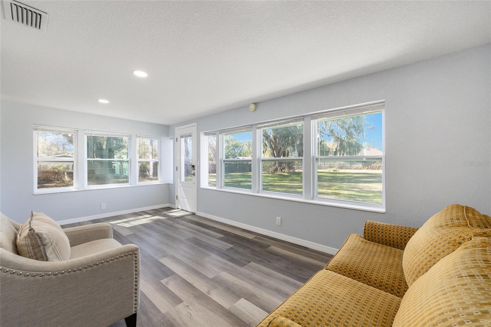 Image 27 of 35 For 10350 43rd Court