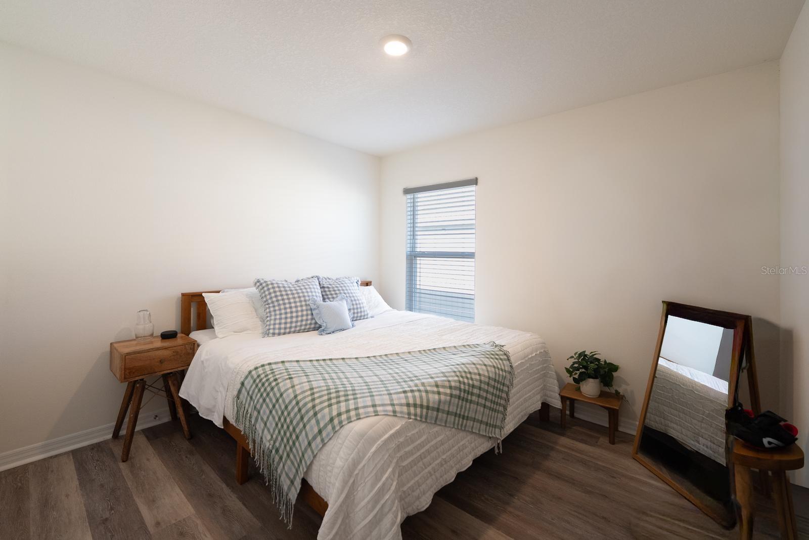 Listing photo id 8 for 5034 88th Street