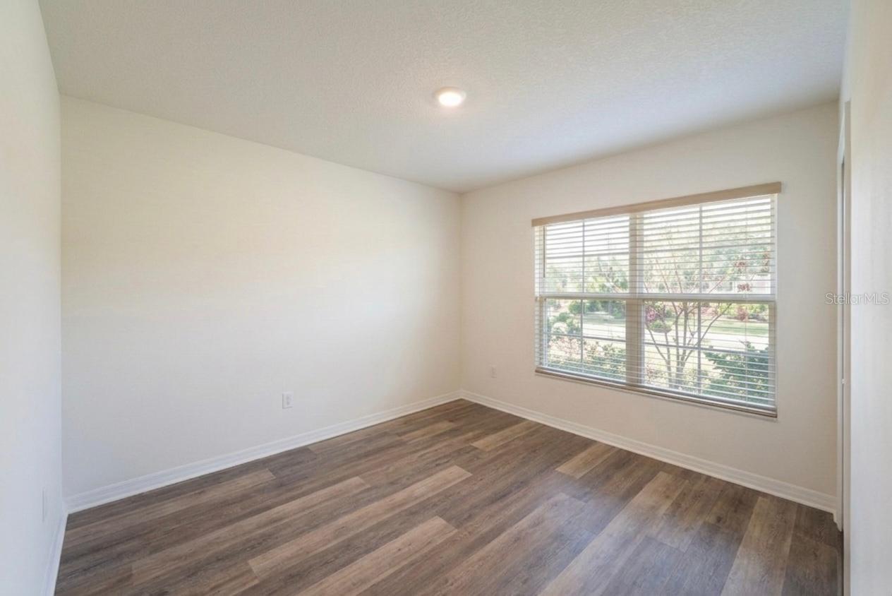 Listing photo id 10 for 5034 88th Street