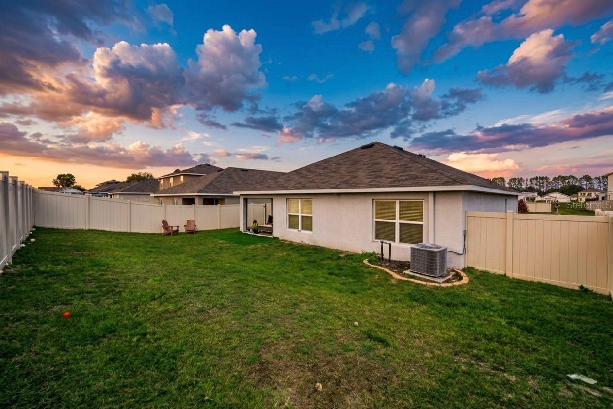 Listing photo id 13 for 5034 88th Street