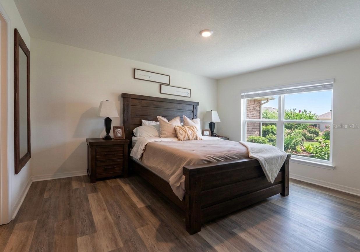 Listing photo id 5 for 5034 88th Street