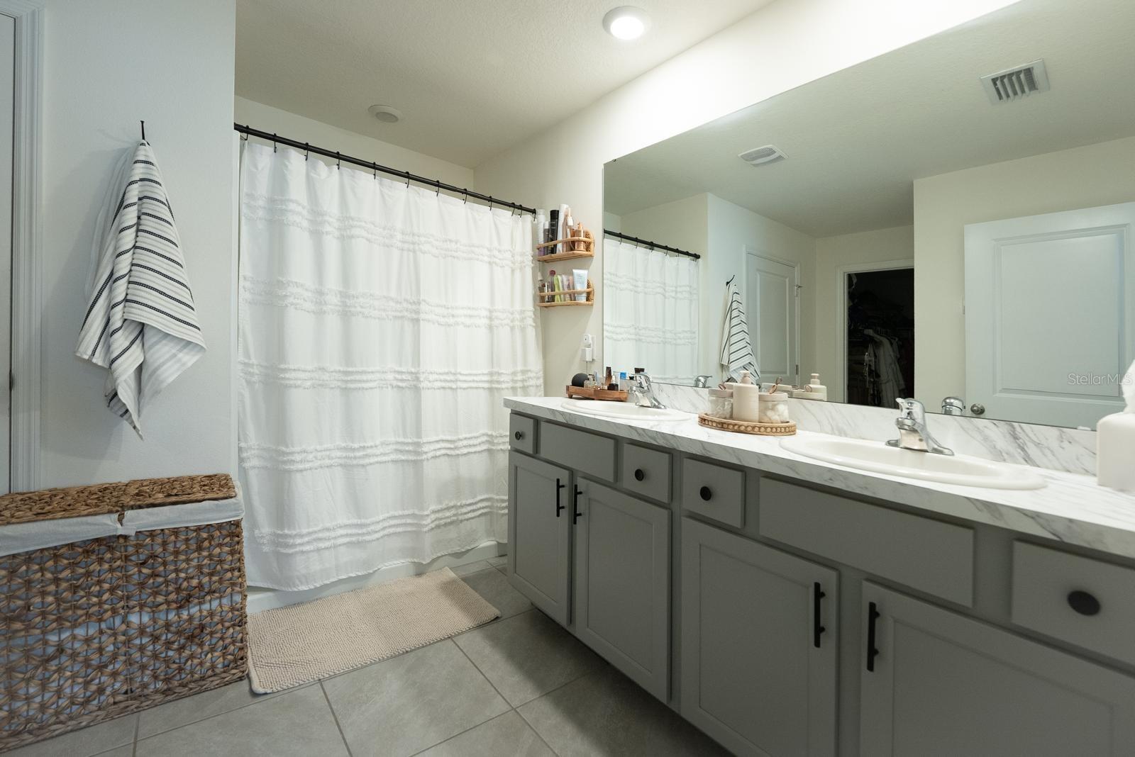 Listing photo id 6 for 5034 88th Street