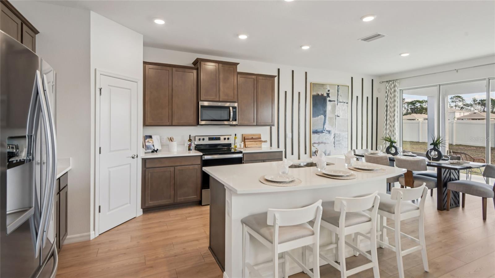 Listing photo id 1 for 11261 Duckling Way