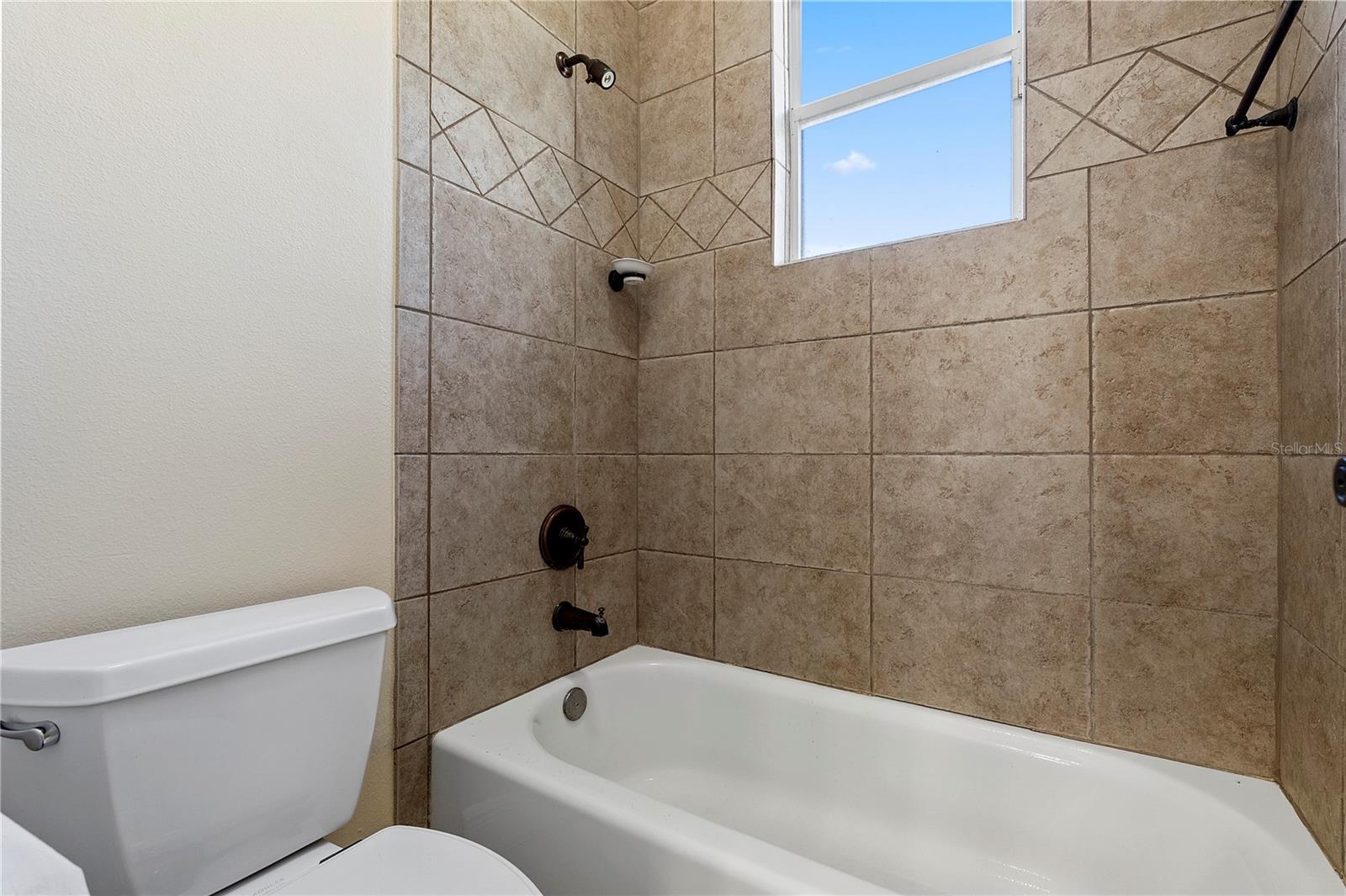 Image 19 of 38 For 8297 Day Lily Place