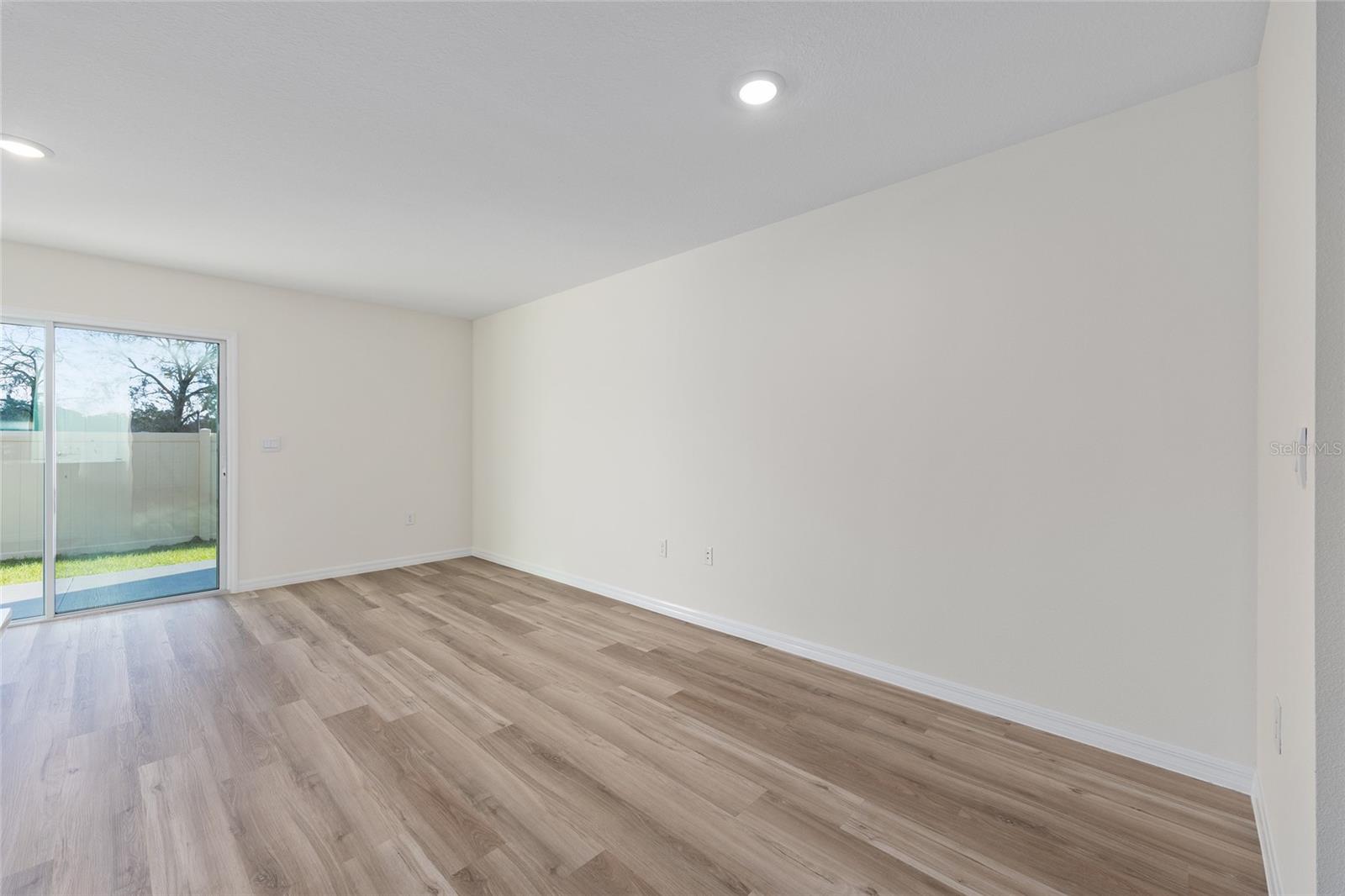 Image 11 of 34 For 6536 82nd Loop