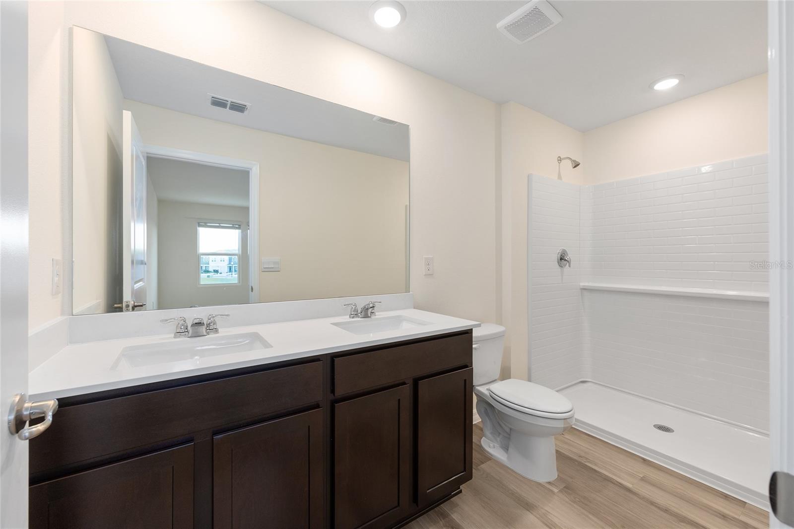 Image 22 of 34 For 6536 82nd Loop