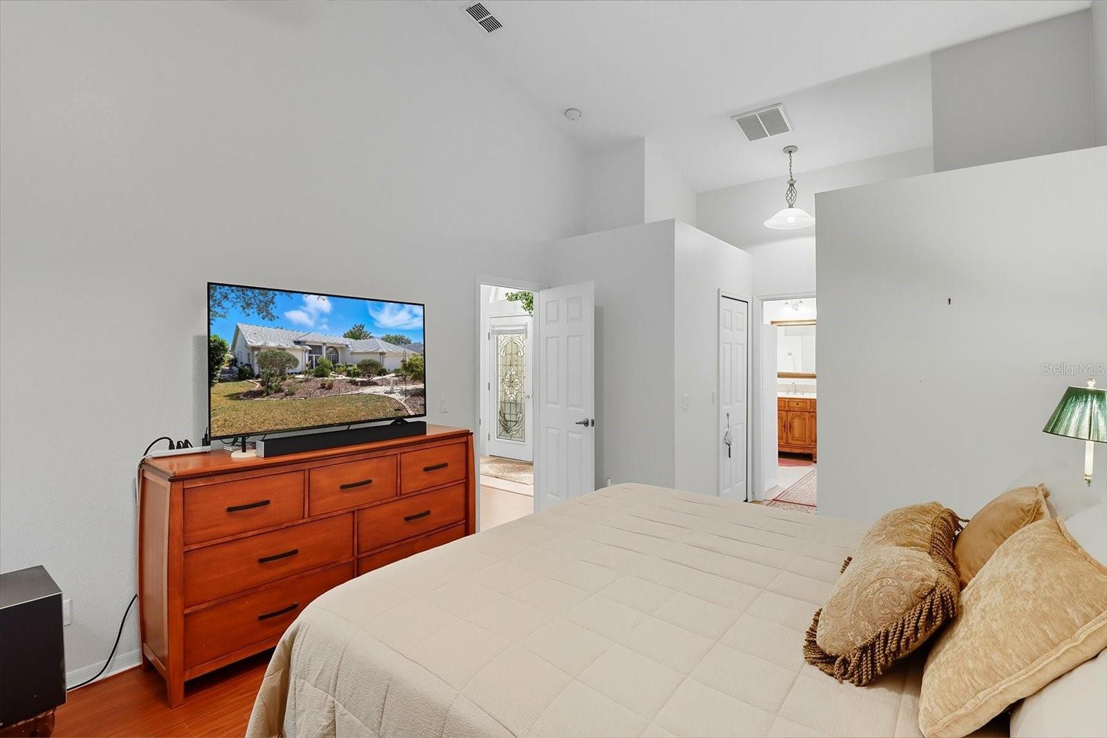 Listing photo id 8 for 65 Leafland Point