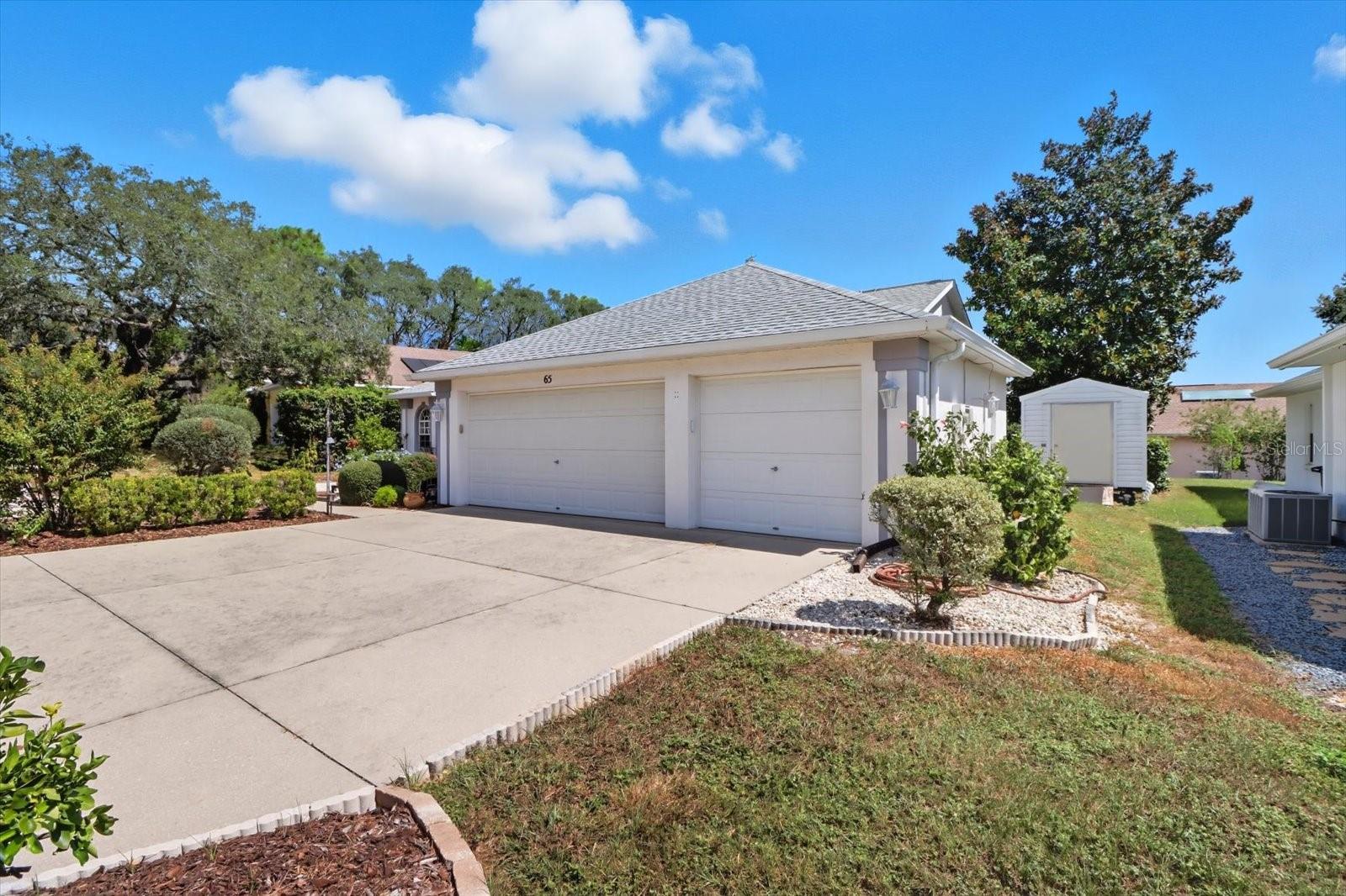 Listing photo id 10 for 65 Leafland Point