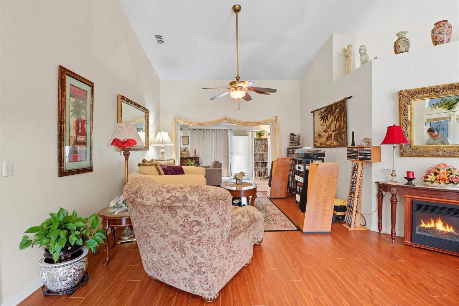 Listing photo id 14 for 65 Leafland Point