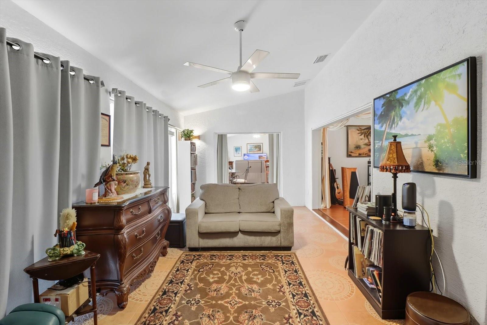 Listing photo id 16 for 65 Leafland Point