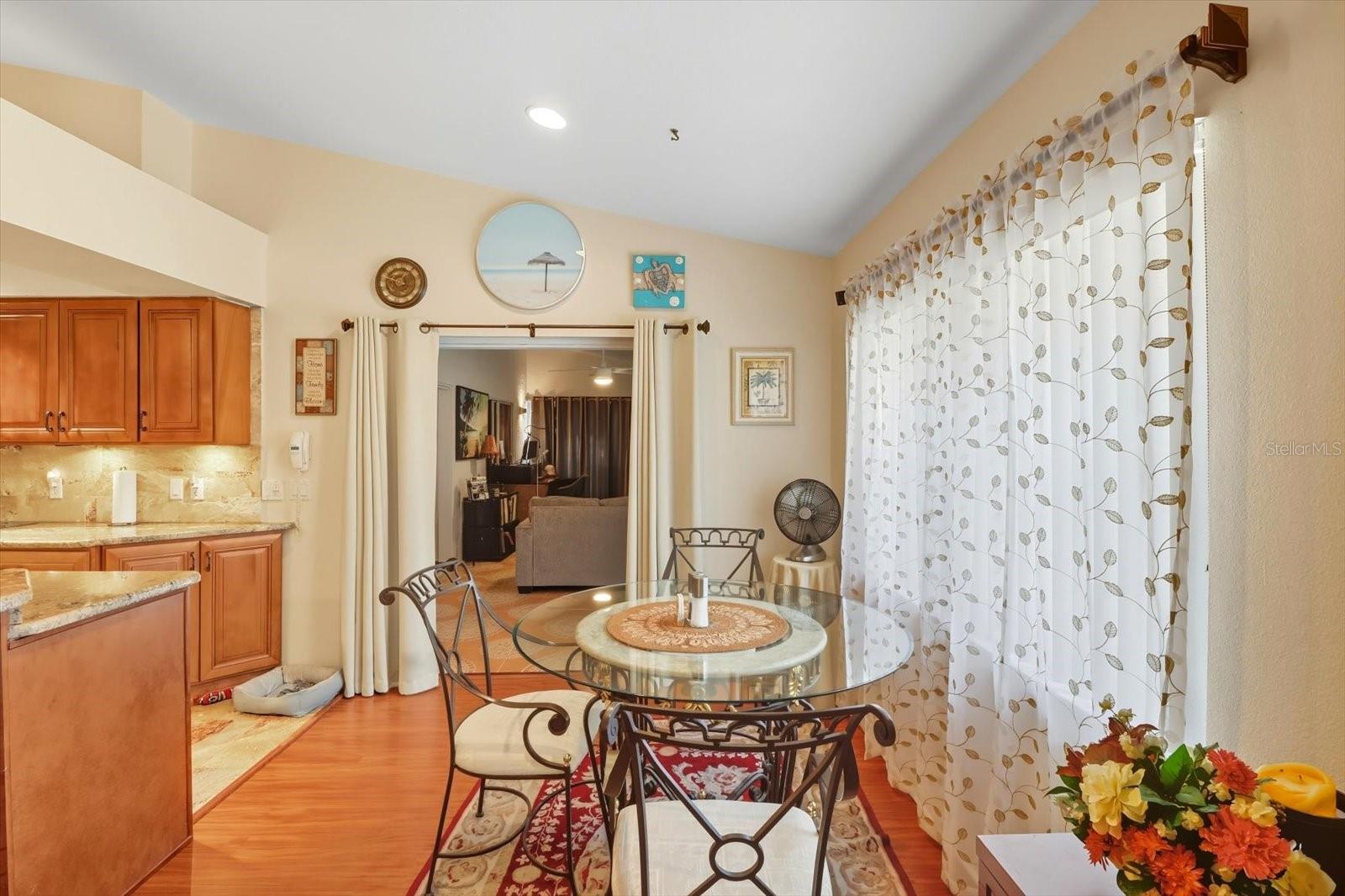 Listing photo id 19 for 65 Leafland Point