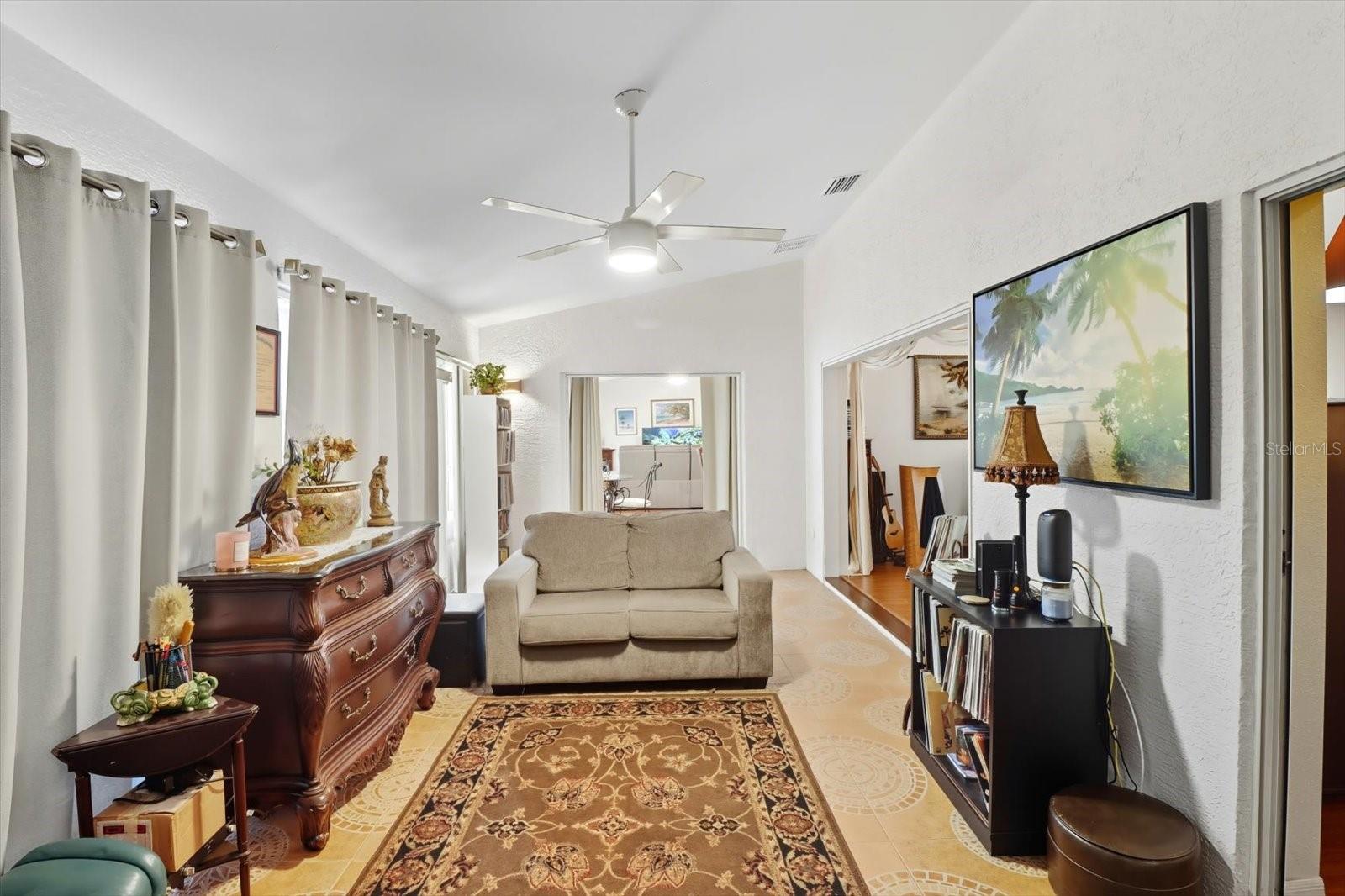 Listing photo id 21 for 65 Leafland Point