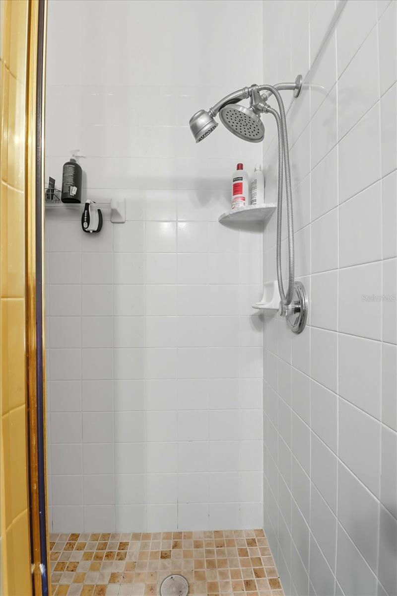 Listing photo id 25 for 65 Leafland Point