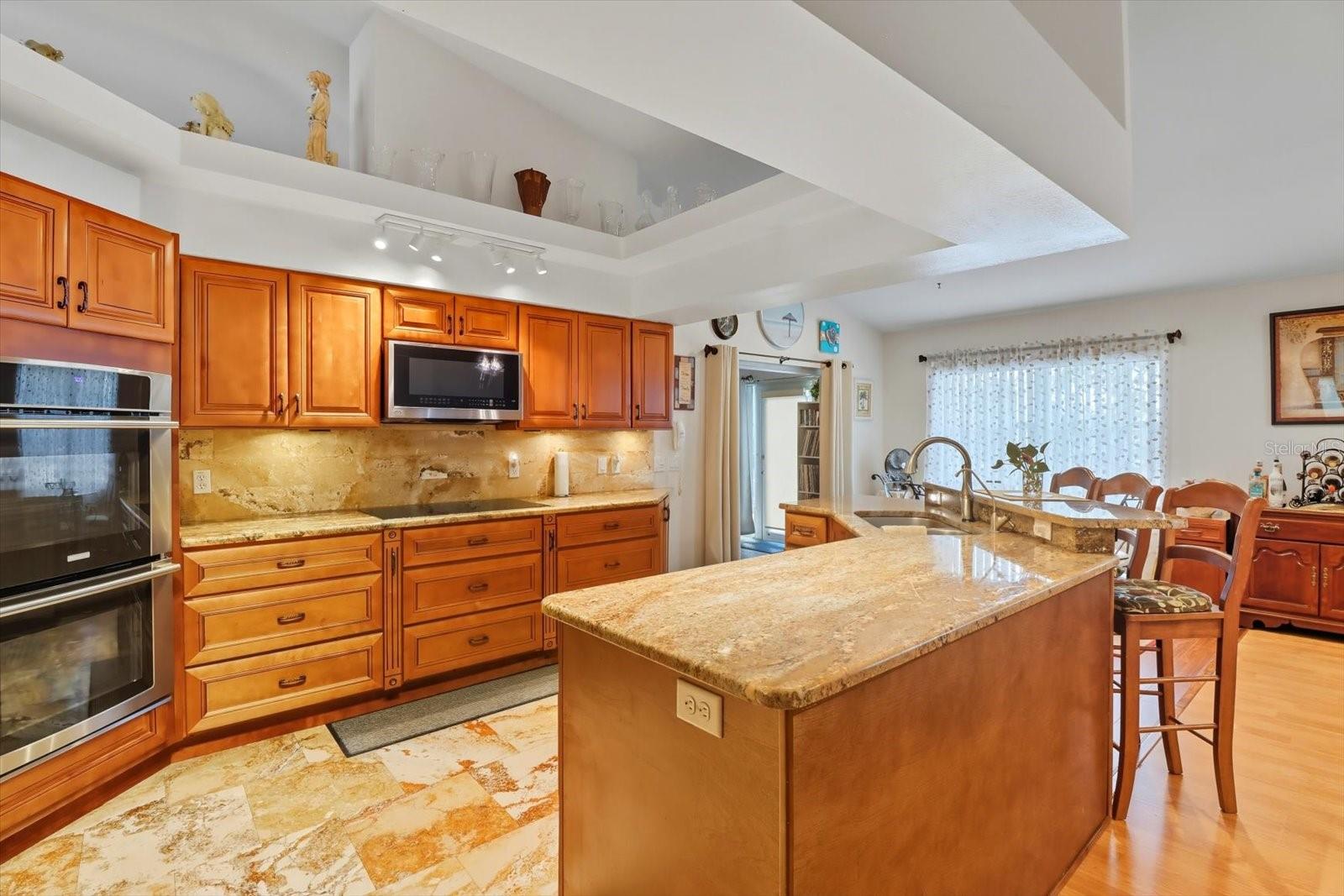 Listing photo id 1 for 65 Leafland Point