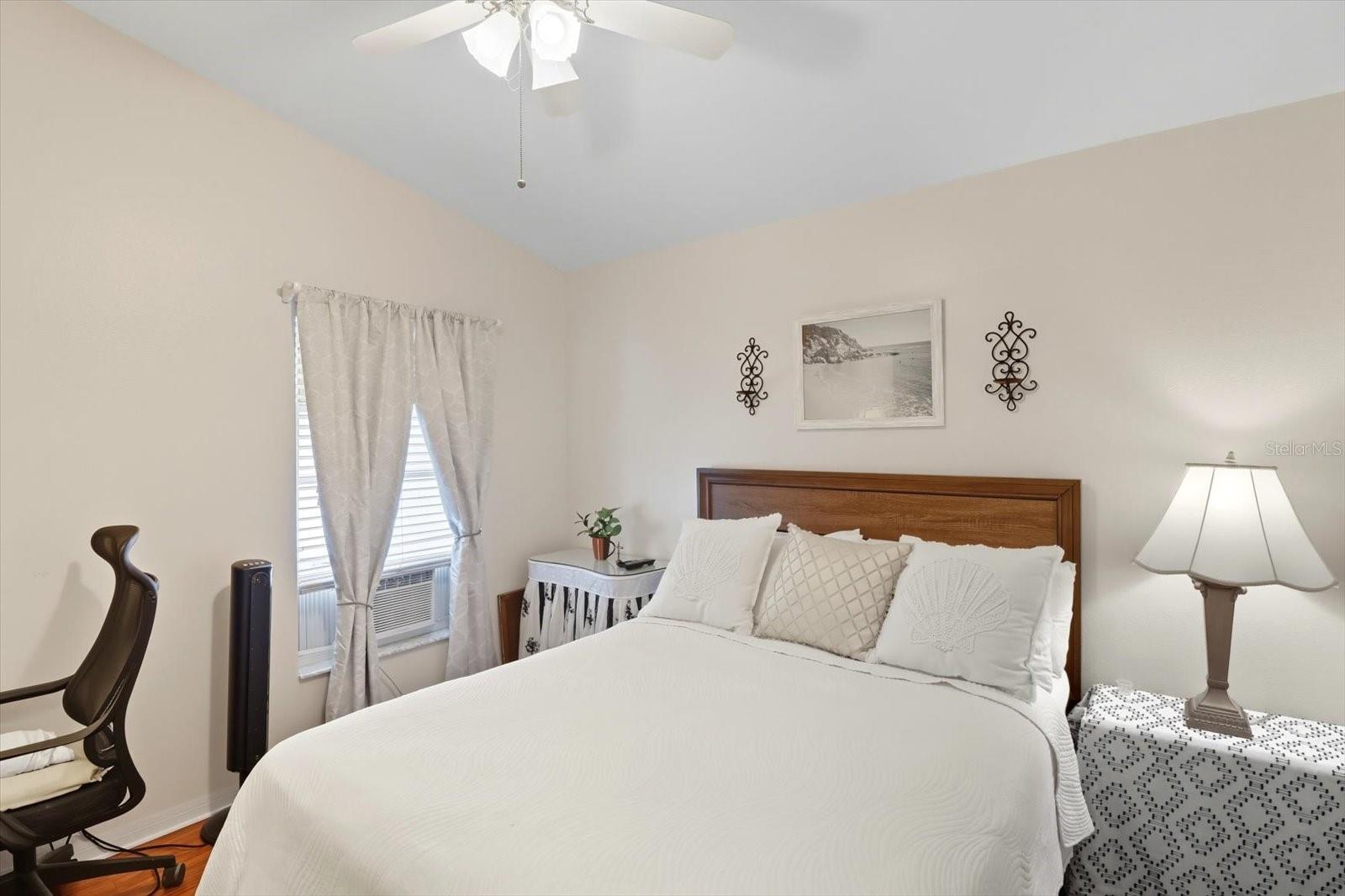 Listing photo id 31 for 65 Leafland Point