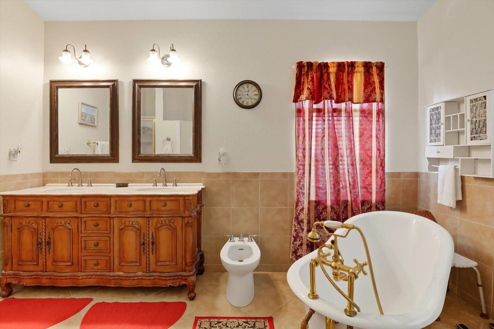 Listing photo id 7 for 65 Leafland Point