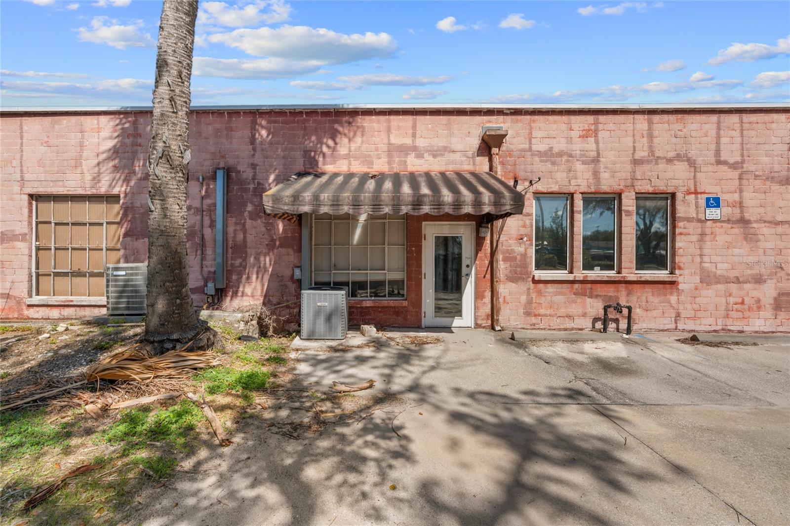 Image 5 of 17 For 304 Magnolia Avenue