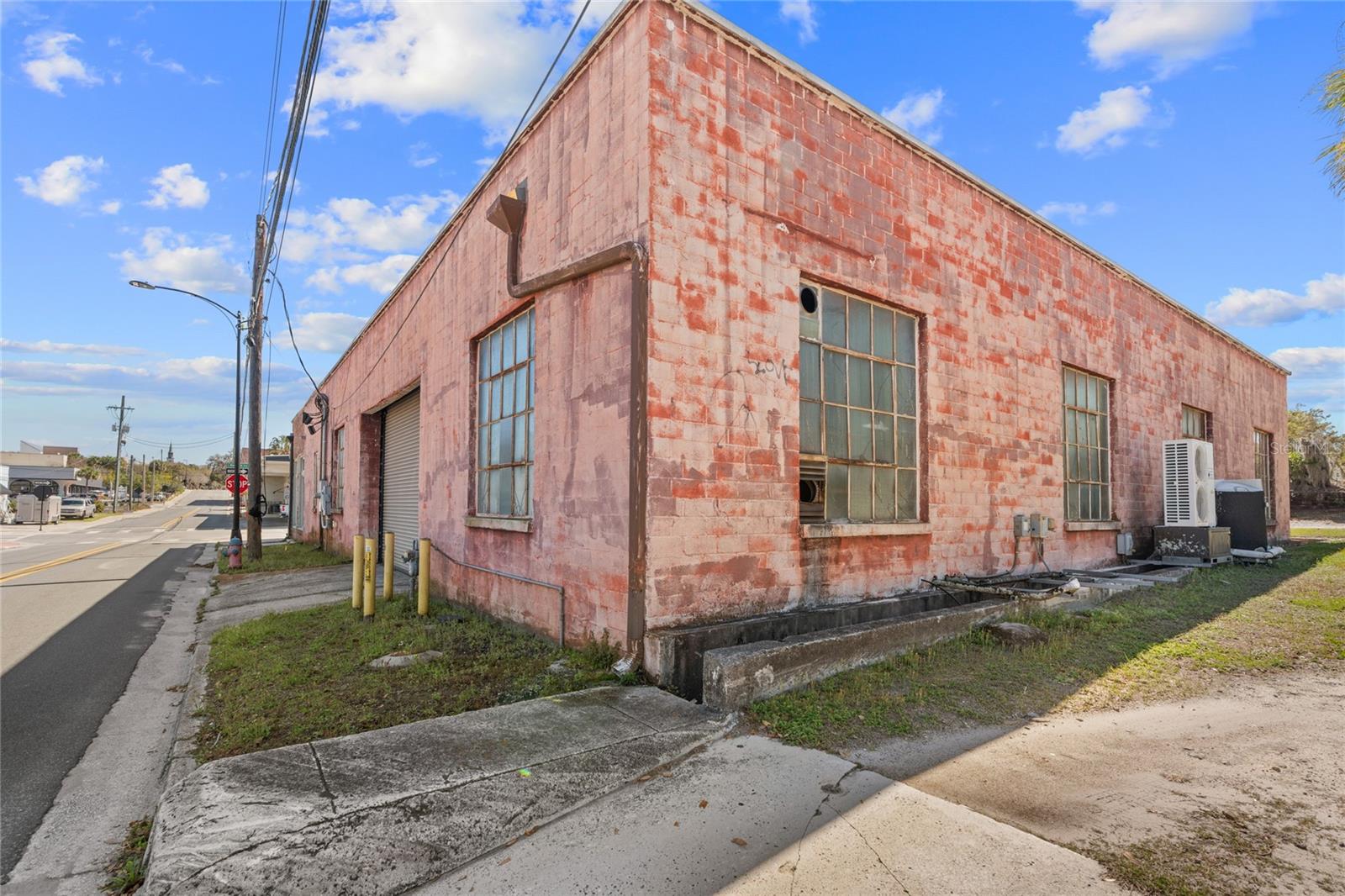 Image 7 of 17 For 304 Magnolia Avenue