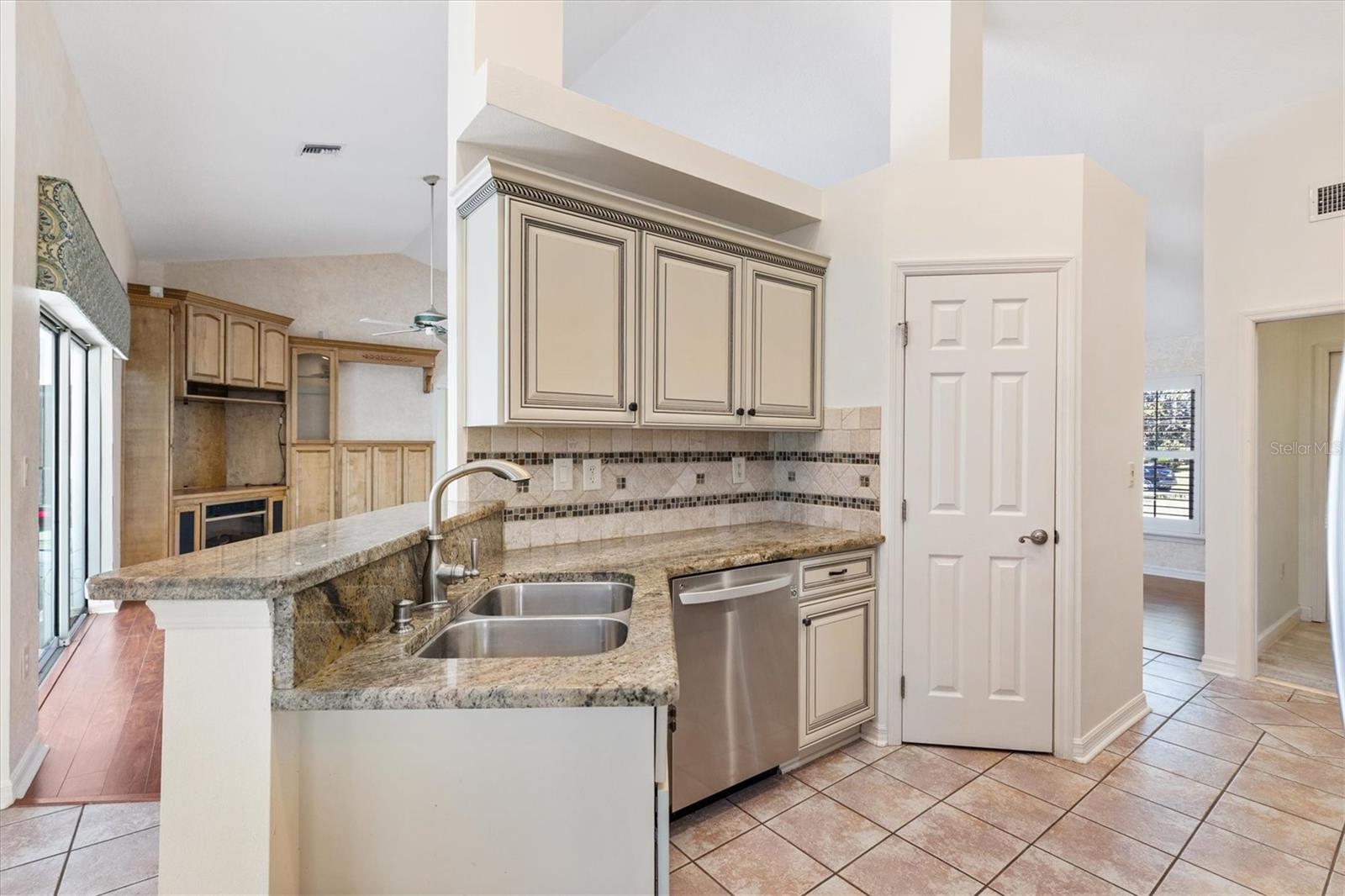 Image 18 of 52 For 5312 Greens Drive