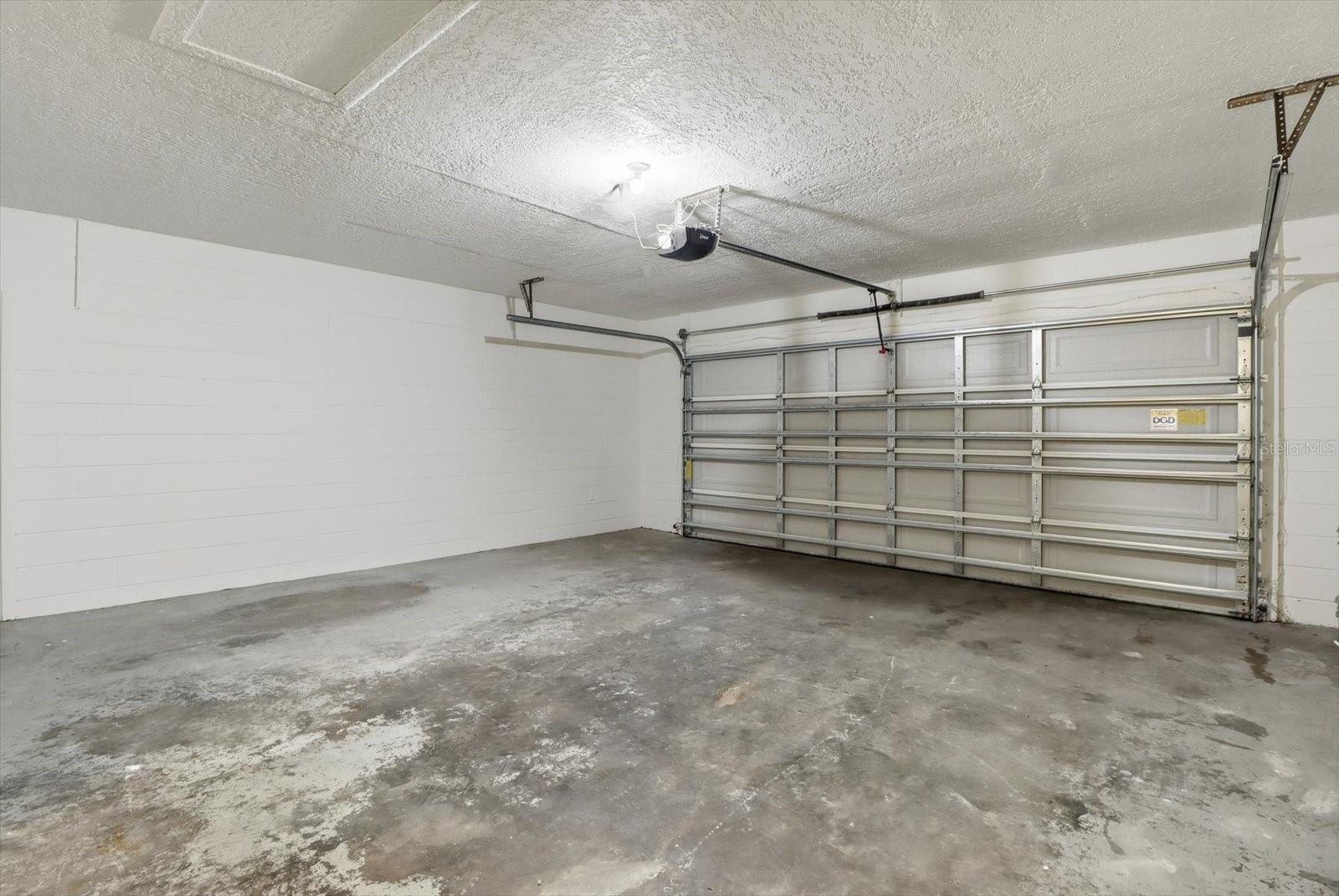 Image 29 of 36 For 2587 Cacti Court