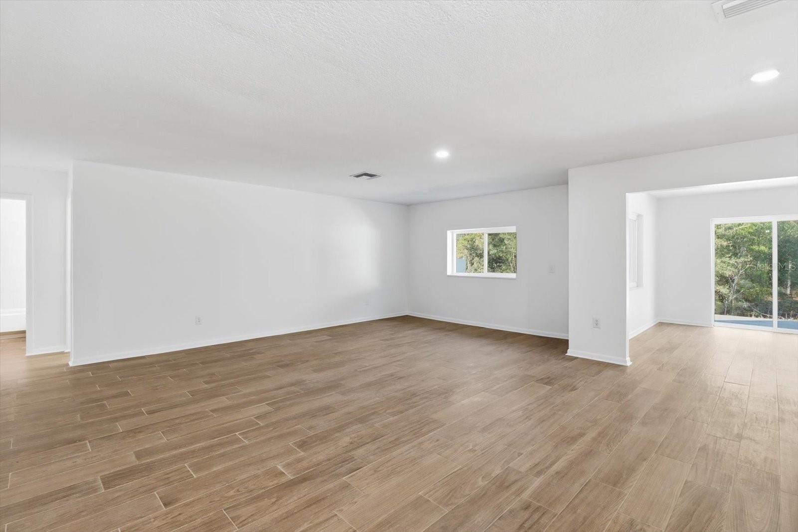 Image 8 of 36 For 2587 Cacti Court