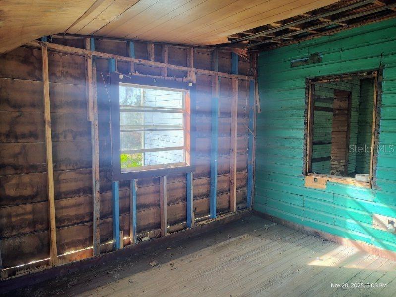 Image 10 of 22 For 823 Warner Avenue