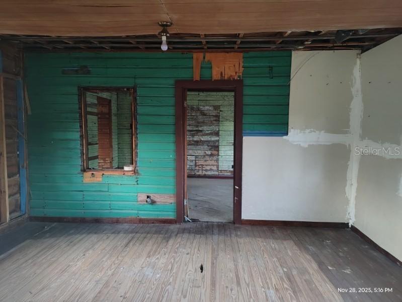 Image 12 of 22 For 823 Warner Avenue