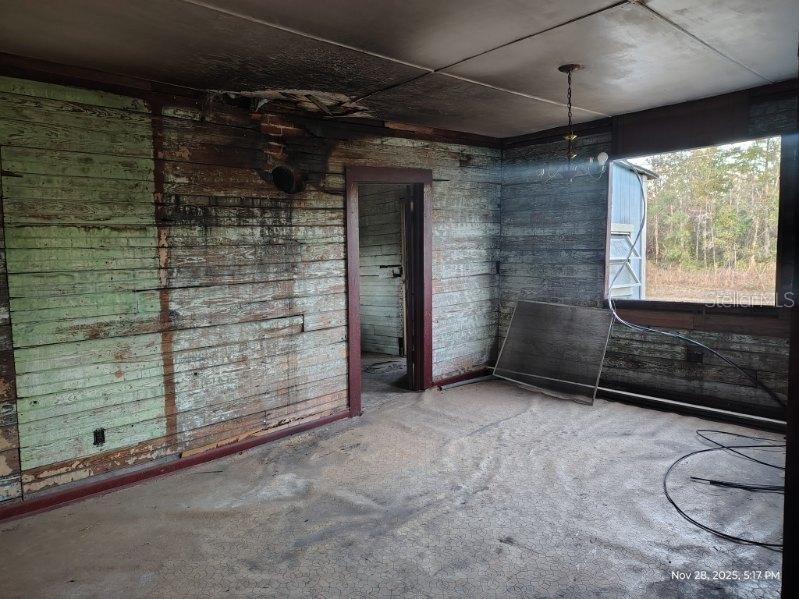 Image 13 of 22 For 823 Warner Avenue