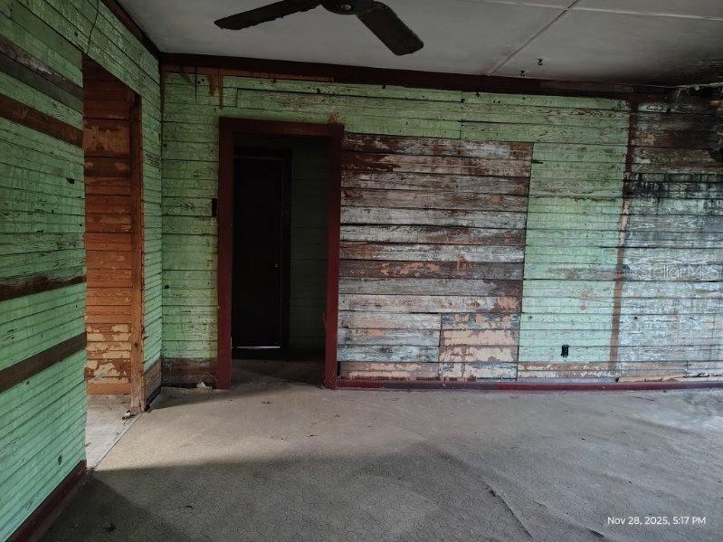 Image 14 of 22 For 823 Warner Avenue