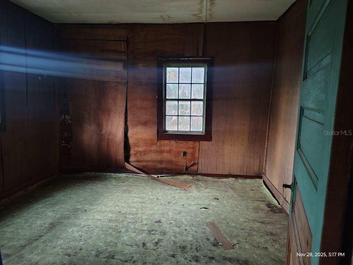 Image 16 of 22 For 823 Warner Avenue