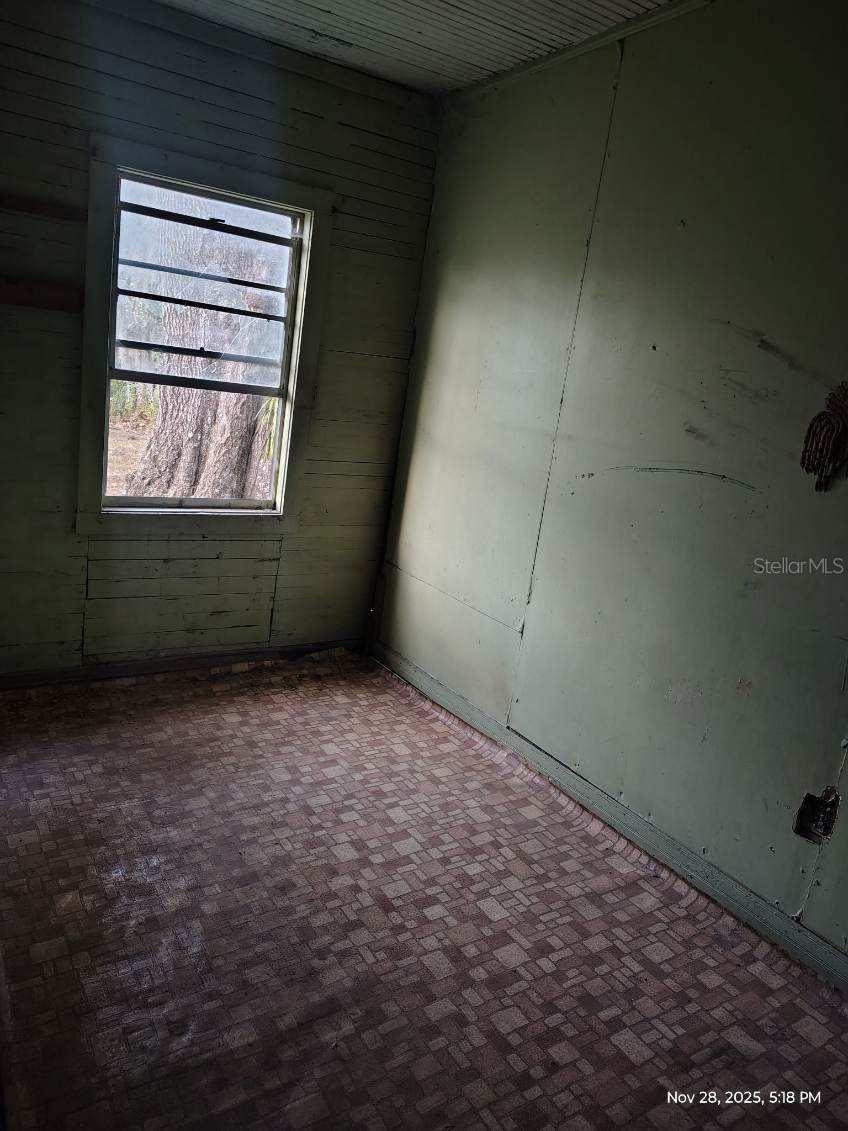 Image 17 of 22 For 823 Warner Avenue