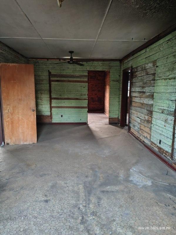 Image 18 of 22 For 823 Warner Avenue