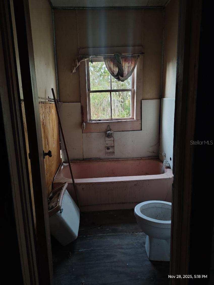 Image 20 of 22 For 823 Warner Avenue